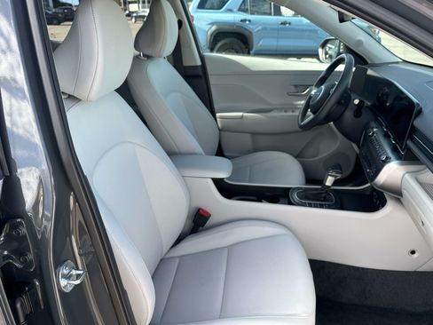 Used 2025 Hyundai Kona SEL AWD/4WD image 17