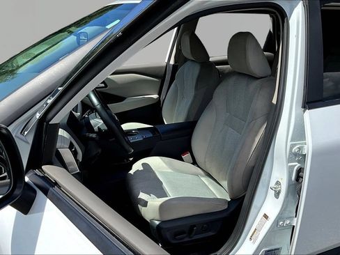 Used 2025 Nissan Rogue SV FWD image 21
