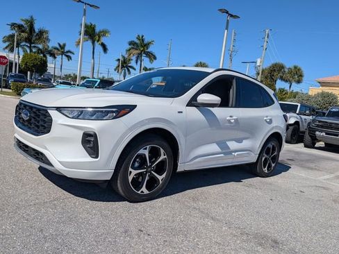 Certified 2024 Ford Escape ST-Line Select w/ Tech Pack #2 image 3