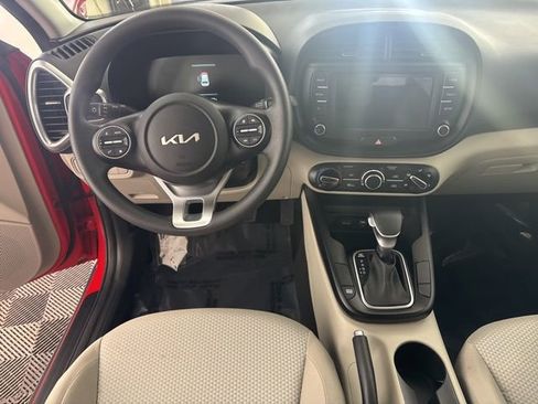 Certified 2025 Kia Soul LX w/ LX Technology Package image 28