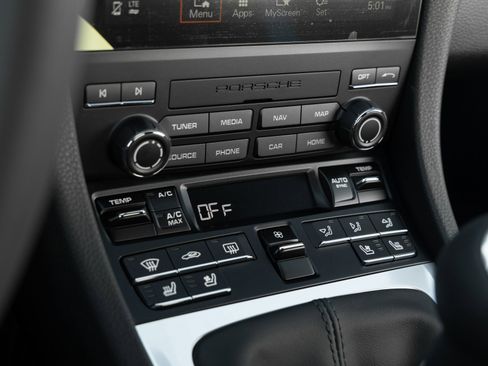 Used 2025 Porsche 718 Cayman image 26