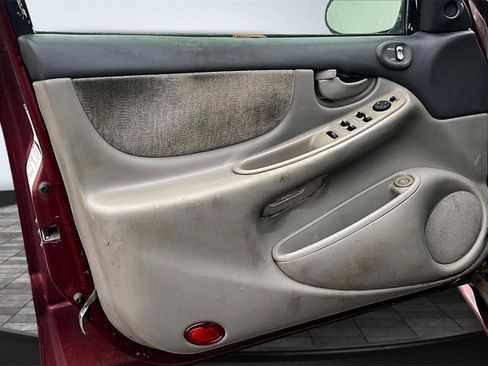 Used 2003 Oldsmobile Alero GL image 8