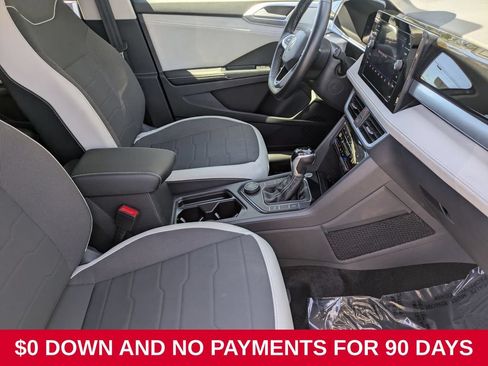 Used 2025 Volkswagen Taos SE AWD/4WD image 30