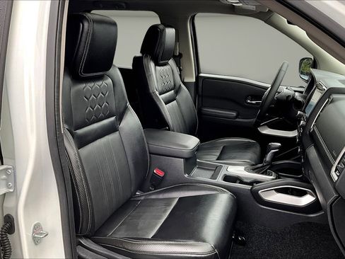 Used 2024 Nissan Frontier SL w/ Technology Package image 29