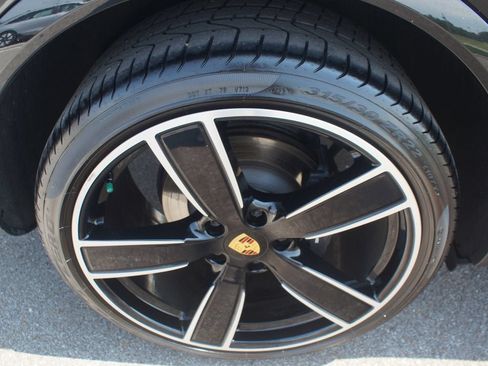Used 2023 Porsche Cayenne AWD/4WD image 25