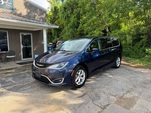 Used 2018 Chrysler Pacifica Touring Plus w/ Tire & Wheel Group FWD image 1