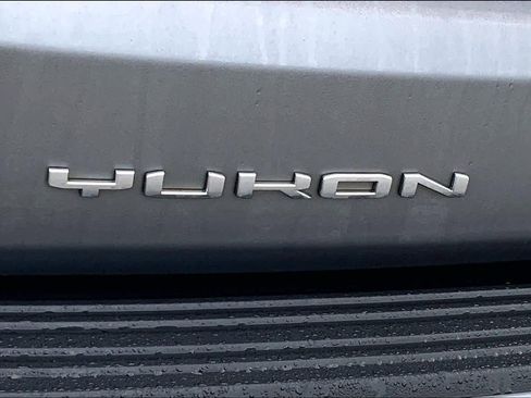 Used 2021 GMC Yukon Denali w/ Denali Premium Package image 29