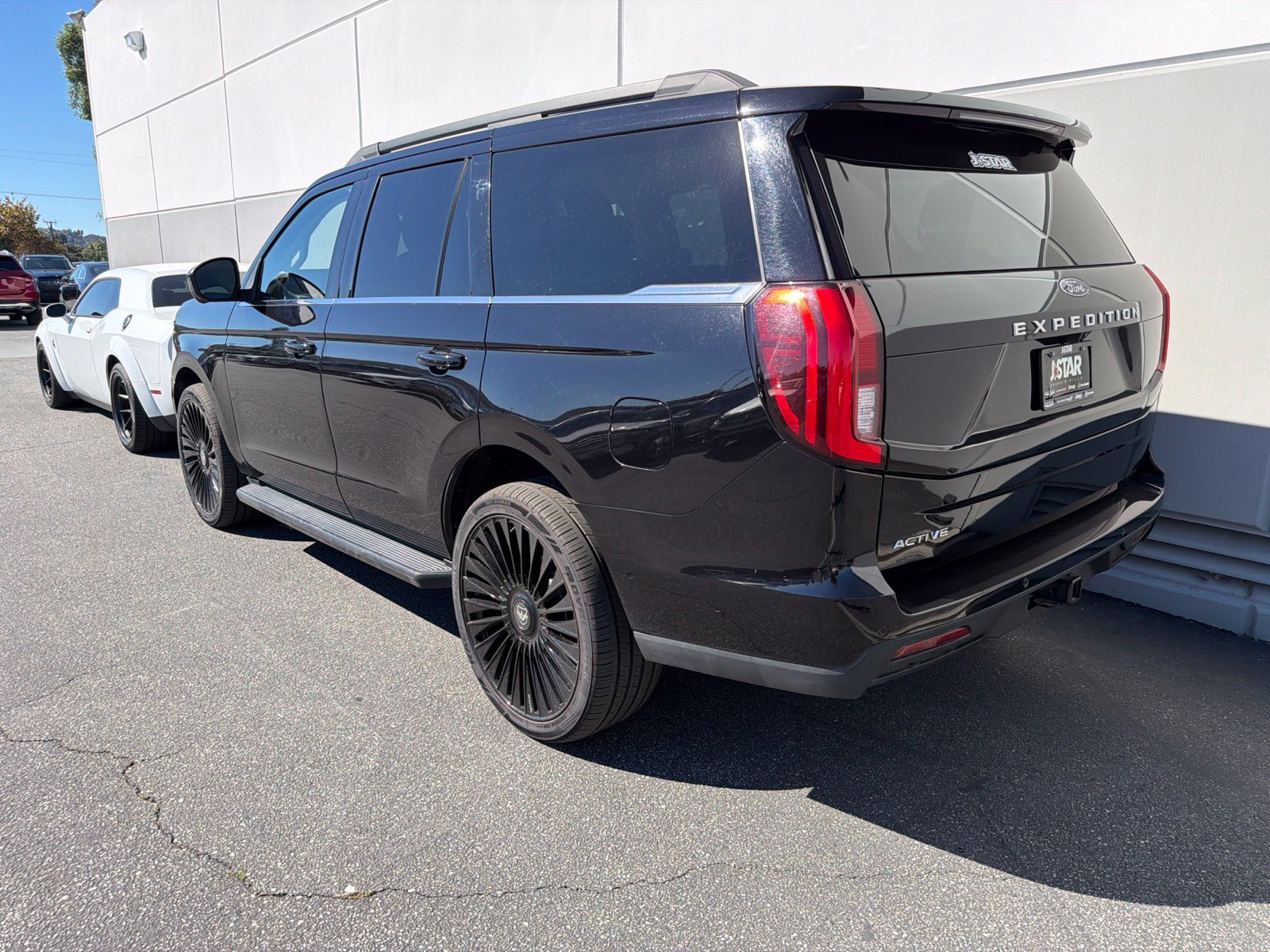Used 2025 Ford Expedition Active AWD/4WD image 2