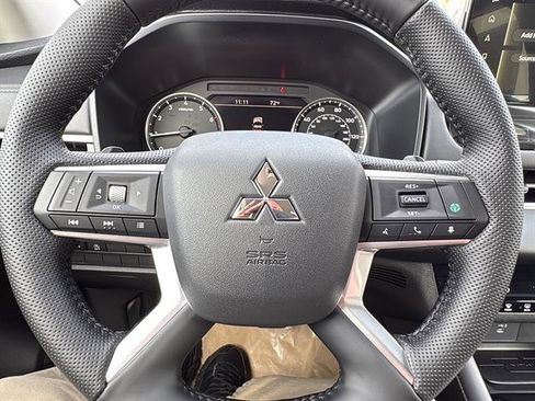 New 2026 Mitsubishi Outlander SE image 17