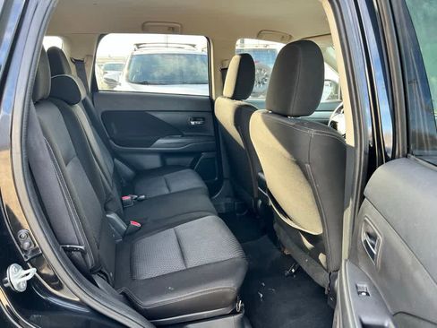 Used 2018 Mitsubishi Outlander SE image 19