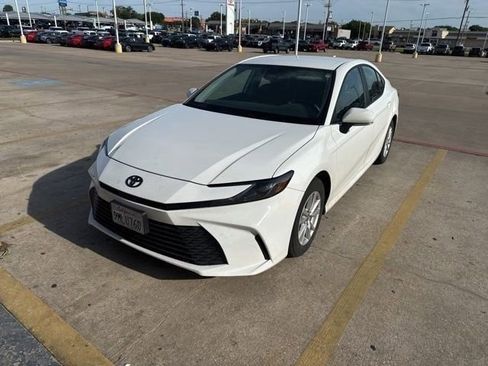 Used 2025 Toyota Camry LE FWD image 3