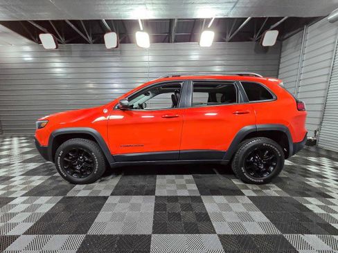 Used 2021 Jeep Cherokee Trailhawk w/ Sun, Sound & Nav Group AWD/4WD image 8