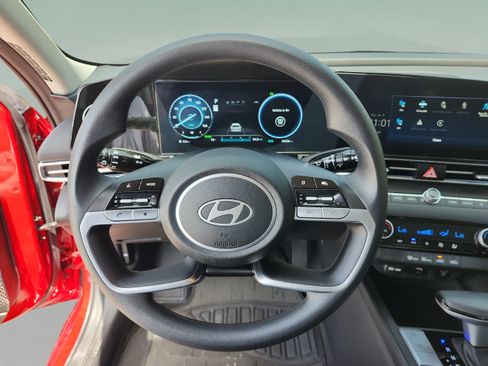 Certified 2024 Hyundai Elantra Blue FWD image 9
