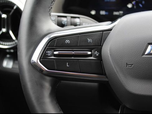 Used 2025 Chevrolet Equinox LT w/ Convenience Package II image 11