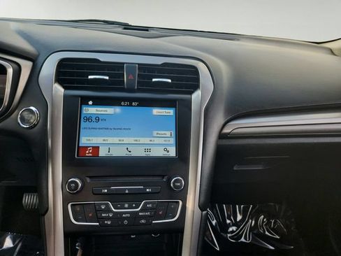 Used 2017 Ford Fusion SE w/ Fusion SE Technology Package FWD image 14
