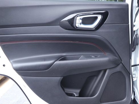 Used 2022 Jeep Compass Trailhawk image 16