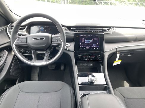 New 2025 Jeep Grand Cherokee Laredo X w/ Luxury Tech Group I RWD image 2
