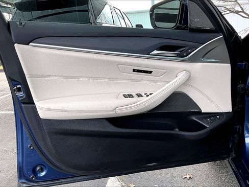 Used 2023 BMW 530e w/ Executive Package image 21