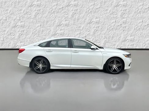 Used 2022 Honda Accord Touring image 2