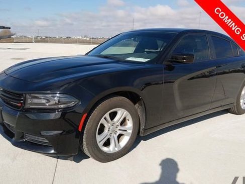 Used 2020 Dodge Charger SXT RWD image 2