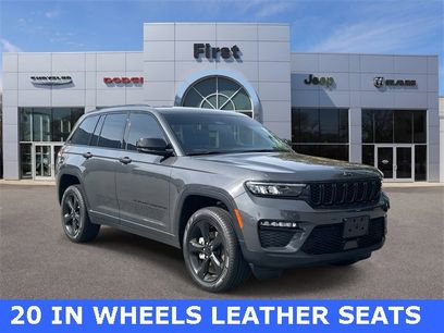 Used 2025 Jeep Grand Cherokee Limited w/ Black Appearance Package