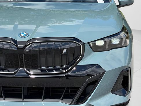 New 2027 BMW i5 eDrive40 w/ M Sport Package RWD image 9