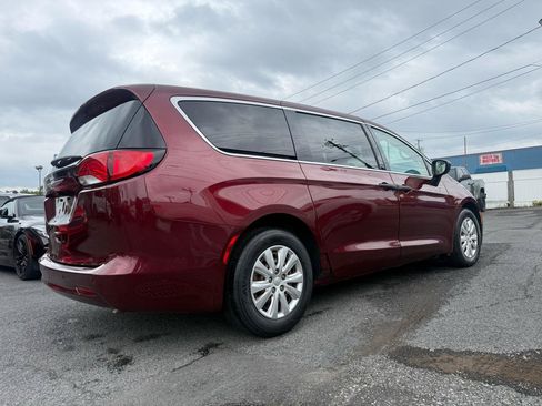 Used 2018 Chrysler Pacifica L FWD image 5