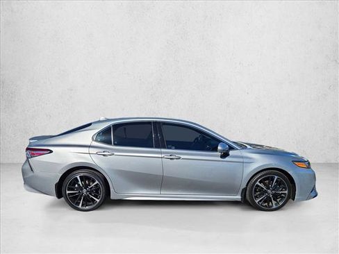 Used 2020 Toyota Camry XSE image 4