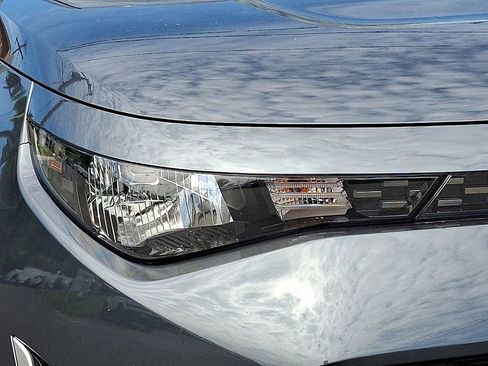 Used 2025 Kia Soul LX FWD image 10