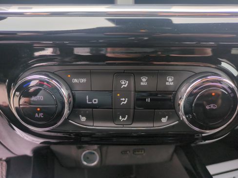 Used 2024 Chevrolet Trax RS FWD image 20