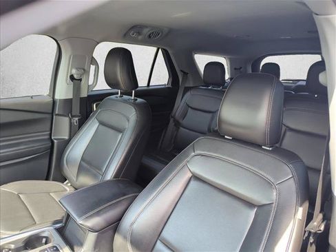 Used 2021 Ford Explorer XLT w/ Equipment Group 202A RWD image 17