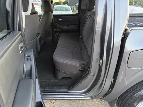 Used 2022 Nissan Frontier SV RWD image 10