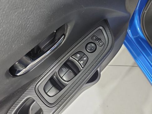 Used 2021 Nissan Versa SV FWD image 12