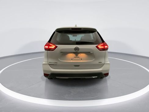 Used 2018 Nissan Rogue S AWD/4WD image 3