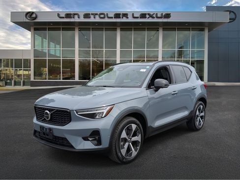 Used 2023 Volvo XC40 B5 Ultimate image 8