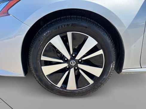 Used 2022 Nissan Altima 2.5 SV w/ SV Premium Package FWD image 9