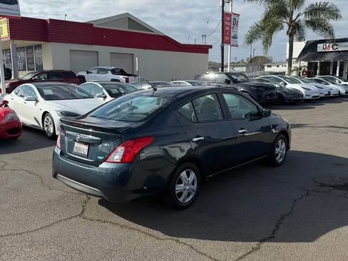 Used 2015 Nissan Versa SV image 9