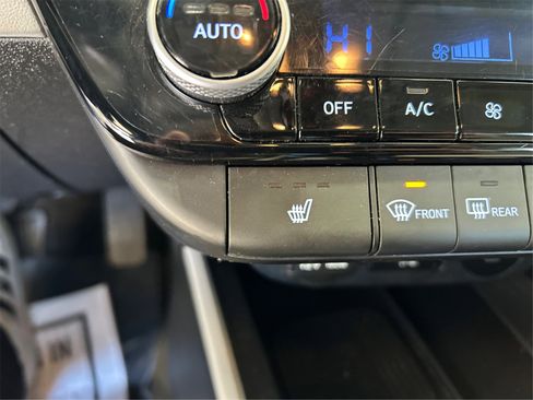 Used 2024 Hyundai Elantra Limited image 35