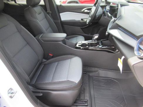New 2025 Chevrolet Trax LT w/ Driver Confidence Package image 10