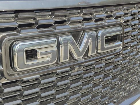 Used 2024 GMC Yukon Denali Ultimate AWD/4WD image 35