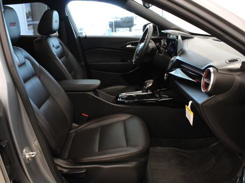 Used 2024 Chevrolet Trax RS w/ Sunroof Package FWD image 14