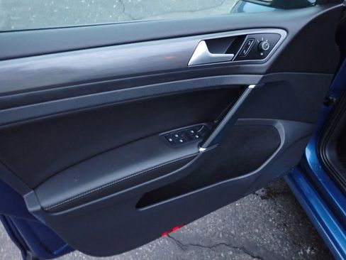 Used 2019 Volkswagen Golf SE w/ Driver Assistance Package image 21