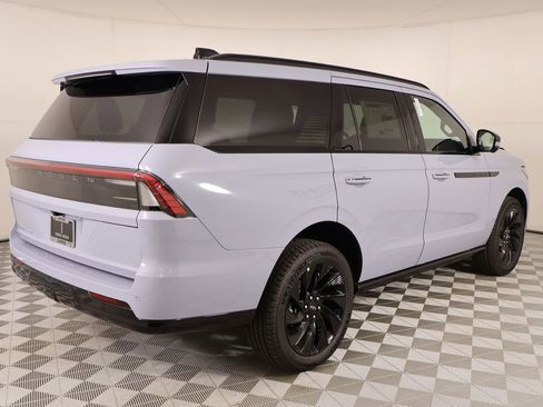 New 2026 Lincoln Navigator Reserve w/ Jet Appearance Package AWD/4WD image 22