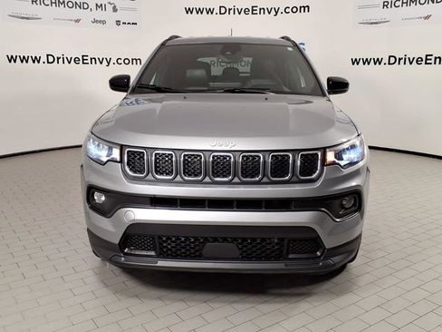 Used 2024 Jeep Compass Latitude image 2