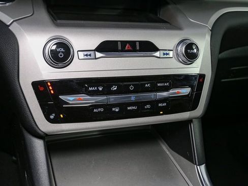 Used 2023 Ford Explorer XLT w/ Equipment Group 202A image 31