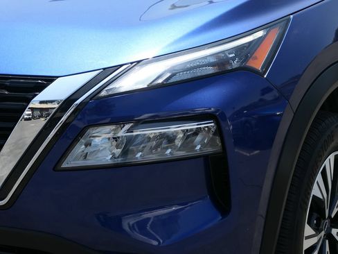 Used 2023 Nissan Rogue SV FWD image 8