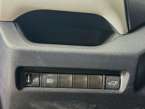 Used 2022 Toyota RAV4 XLE w/ Convenience Package image 10