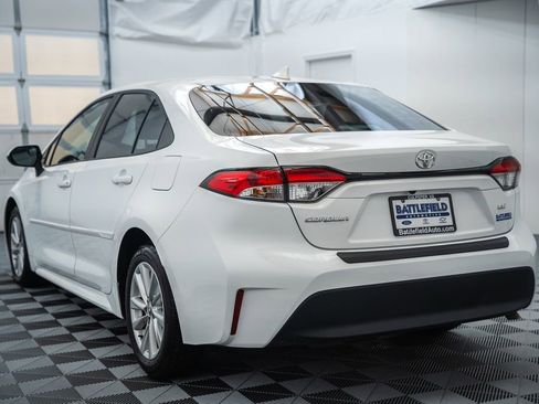 Used 2024 Toyota Corolla LE w/ LE Convenience Package FWD image 6