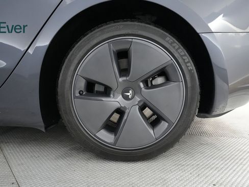 Used 2023 Tesla Model 3 Standard Range image 9