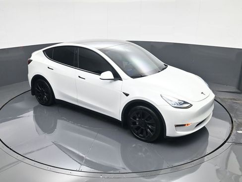 Used 2021 Tesla Model Y Long Range image 25